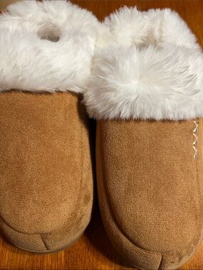 Chestnut Faux-Suede Women's Slippers with White Faux-Fur Cuff